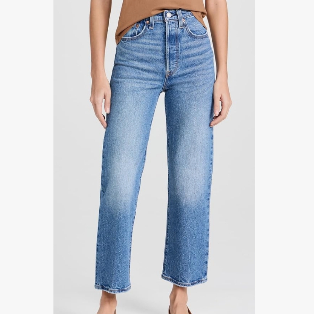 Size 32 Levi's Women's Premium Ribcage Straight Ankle Jeans
